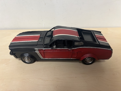 Ford Mustang zwart rood metalen miniatuur