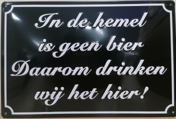 Hemel is geen bier daarom drinken hier wandbord relief