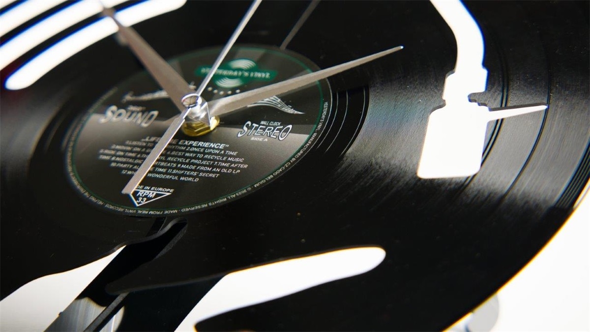 DJ disc jockey platenspeler vinyl klok
